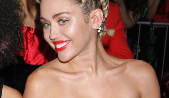 FOTO: Miley Cyrus are o mamă de nota 10. Uite cât de bine arată!