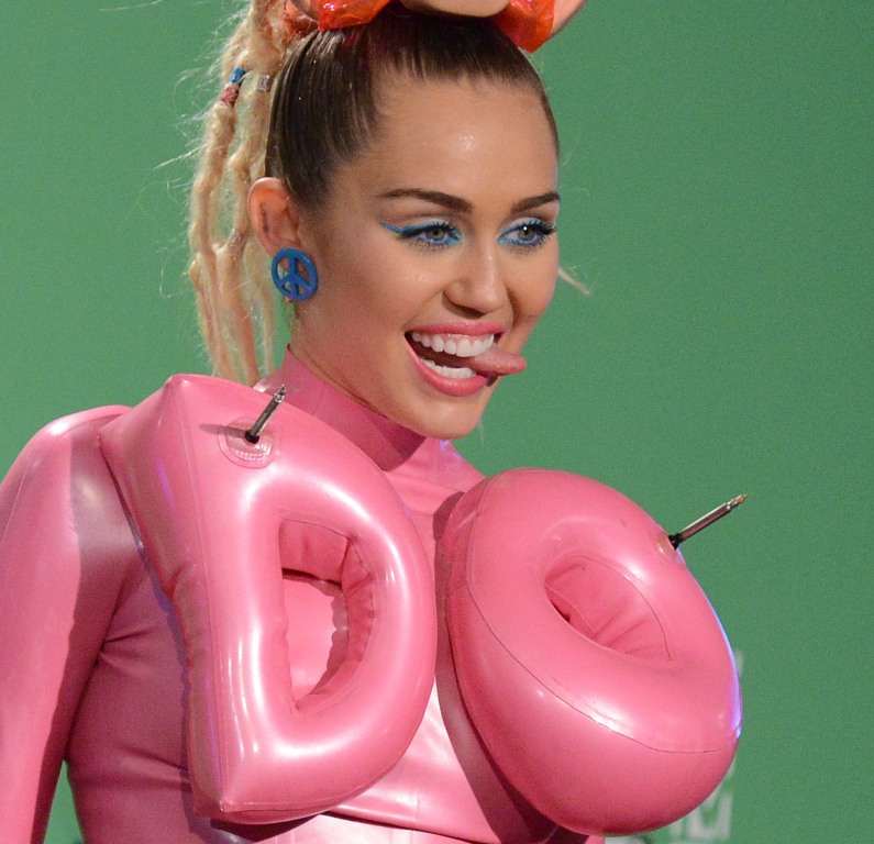 VIDEOCLIP NOU: Miley Cyrus – Dooo It!
