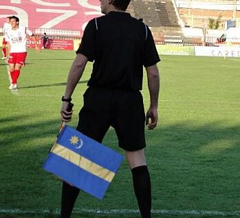SCANDAL: La meciul de fotbal Ungaria – România arbitrii de tuşă vor avea steaguri secuieşti