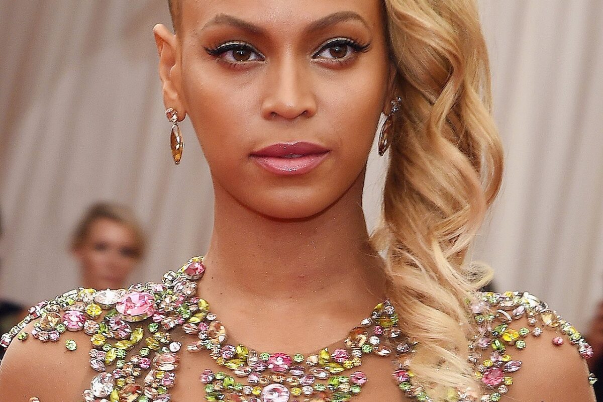 FOTO: Beyonce și-a schimbat complet look-ul. Uite ce și-a făcut la păr!