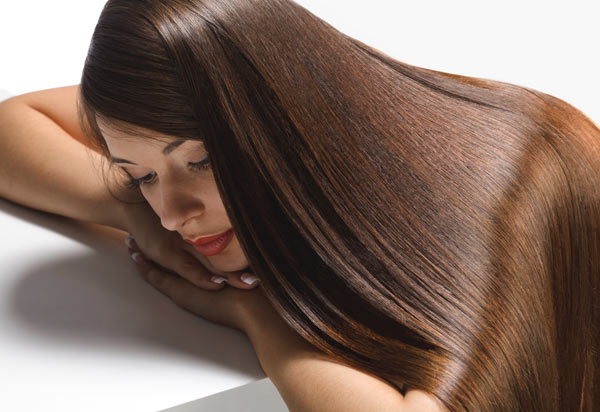10 probleme pe care doar fetele cu părul DREPT le pot înţelege