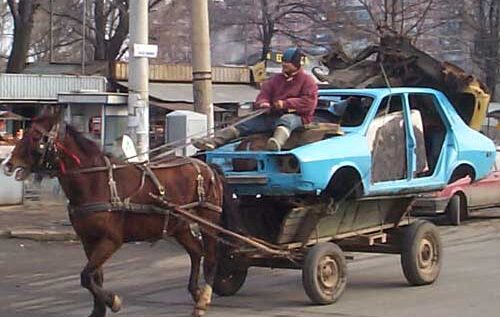 După scandalul cu Volkswagen și Dacia este acuzată că ar fi folosit ponei putere în loc de cai putere!