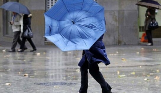 WOW: Un celebru magician din Caracal a reușit să oprească ploaia din jurul lui doar cu o umbrelă!