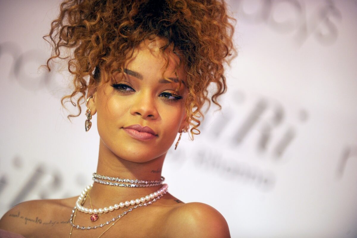 VIDEO DE COLECȚIE: Așa arăta Rihanna când a debutat, la un concurs din liceu