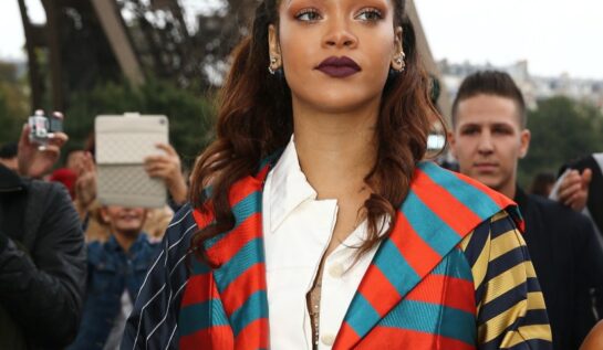 GALERIE FOTO: Rihanna a fost fotografiată GOALĂ după ce şi-a schimbat complet look-ul