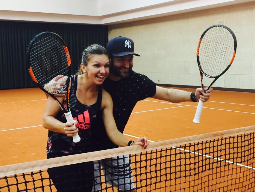 VIDEO: Smiley a jucat un meci de tenis cu Simona Halep. Uite cine a câştigat!