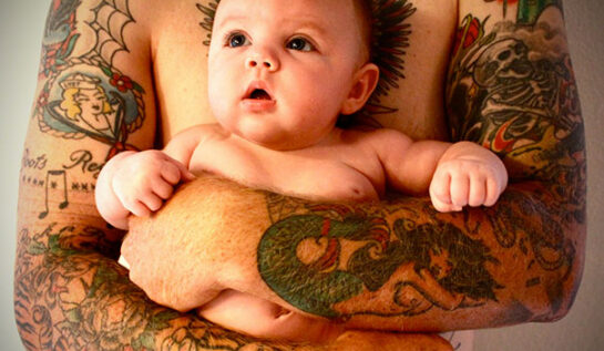 TOP 17 cei mai tari părinți tatuați și bebelușii lor