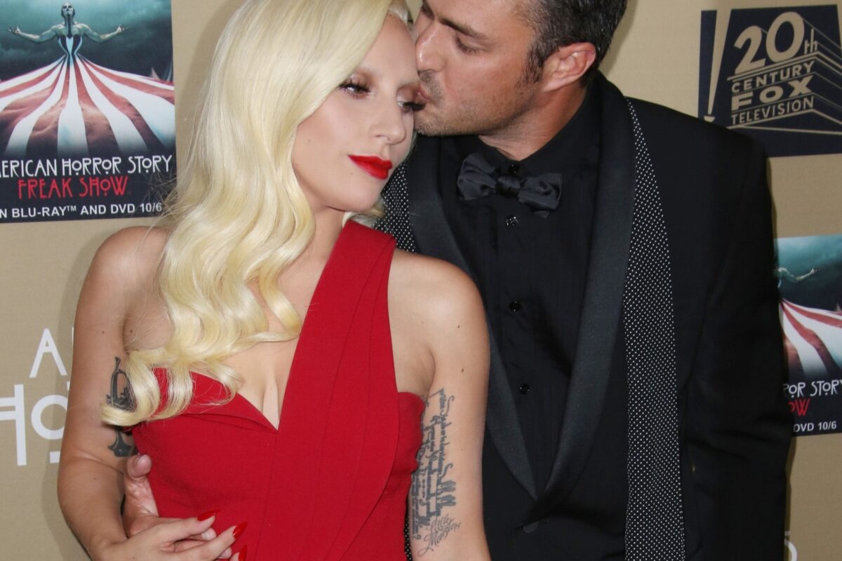 OMG: Lady Gaga și-a pălmuit logodnicul de față cu toată lumea