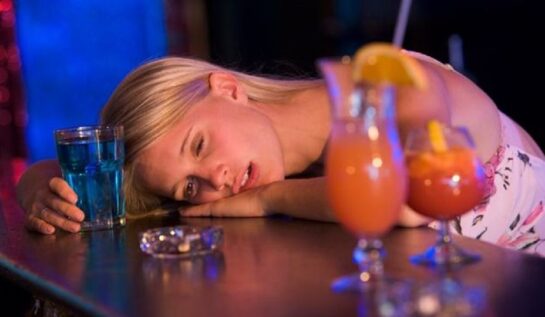 9 lucruri JENANTE pe care oamenii le fac când au băut prea mult