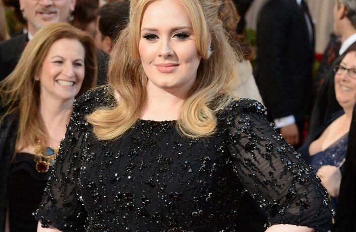 VIDEO LOL: Toată lumea o sună pe Adele. Trebuie să vezi cea mai tare parodie pentru „Hello”!