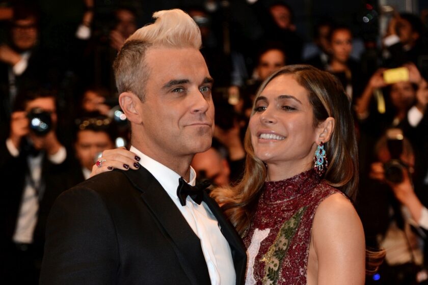 FOTO: Robbie Williams și-a cumpărat o casă cu 22 de băi. A costat 32 de milioane de dolari!