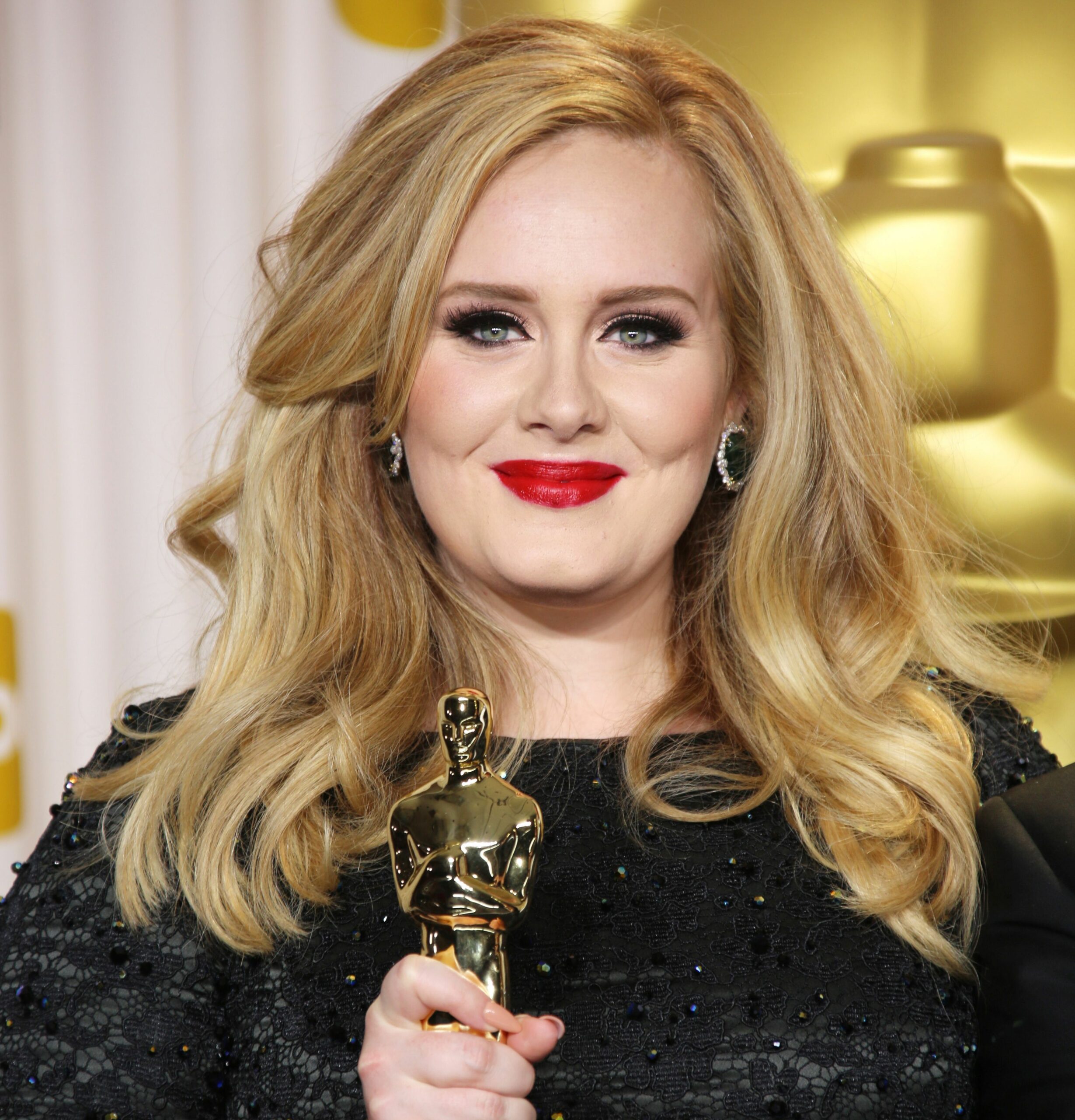 FOTO: Așa arată Adele nemachiată și necoafată! A pozat așa pe coperta unei reviste
