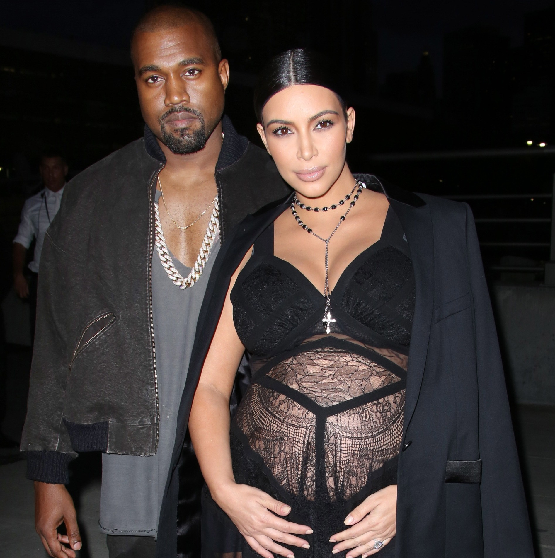 VIDEO OMG: Kanye West s-a transformat în Kim Kardashian, cu ajutorul machiajului!