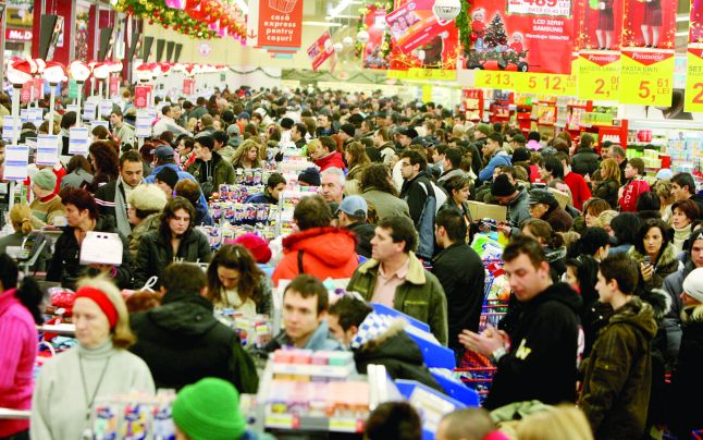 Repetiții de Crăciun: Românii încep exercițiile demonstrative pentru cumpărăturile de sărbători!