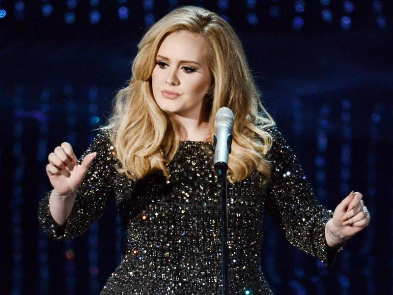 VIDEO: Adele a mai scos o piesă! Ascultă cum sună „Water Under The Bridge”