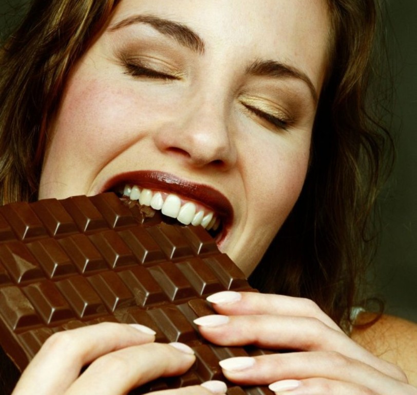15 lucruri pe care le înţeleg doar cei care sunt OBSEDAŢI de ciocolată