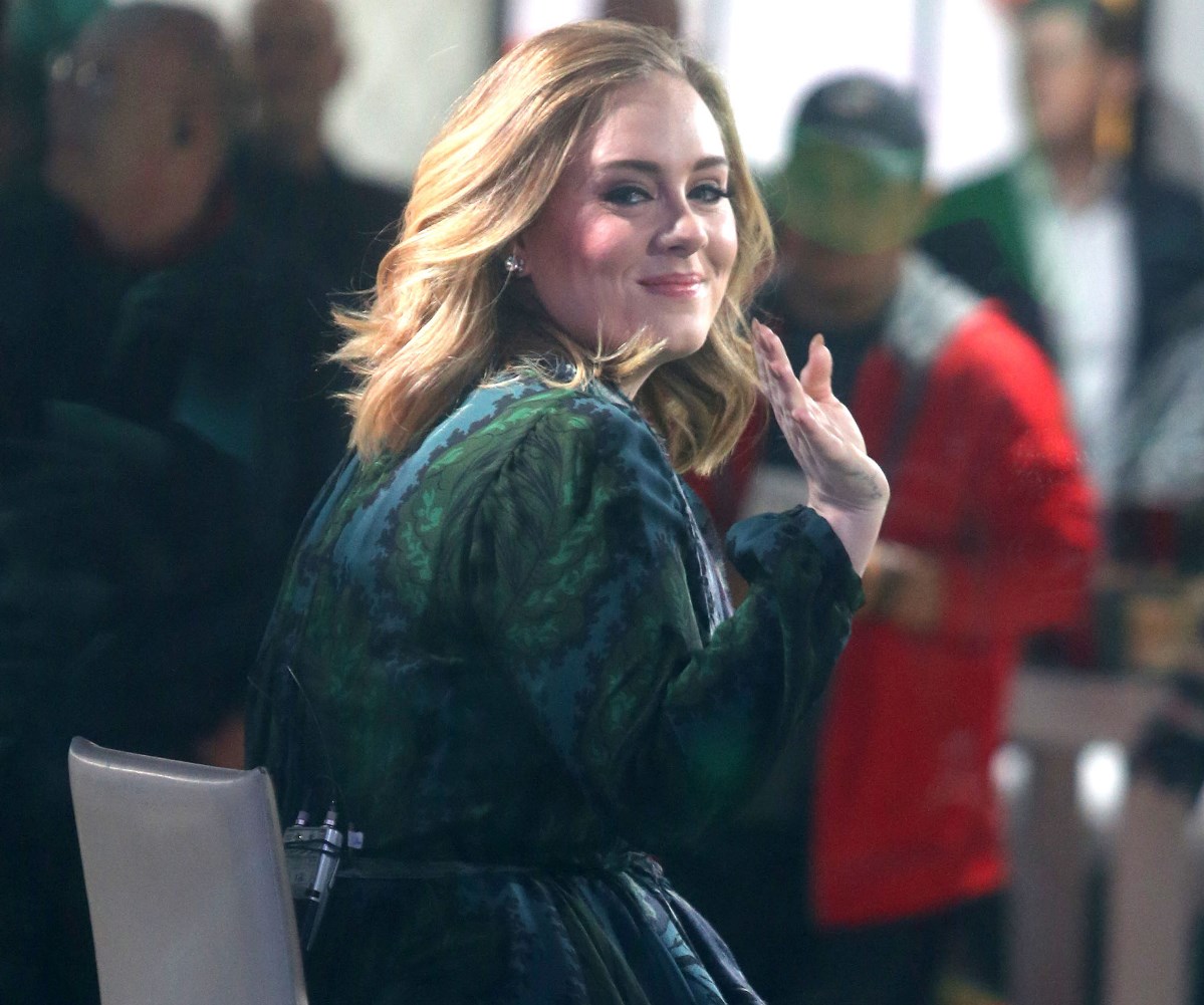 PIESĂ NOUĂ: Adele – Million Years Ago