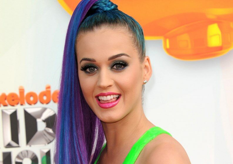 VIDEO: Katy Perry lansează „Everyday Is A Holiday”. Asta e piesa pe care vei dansa de sărbători!