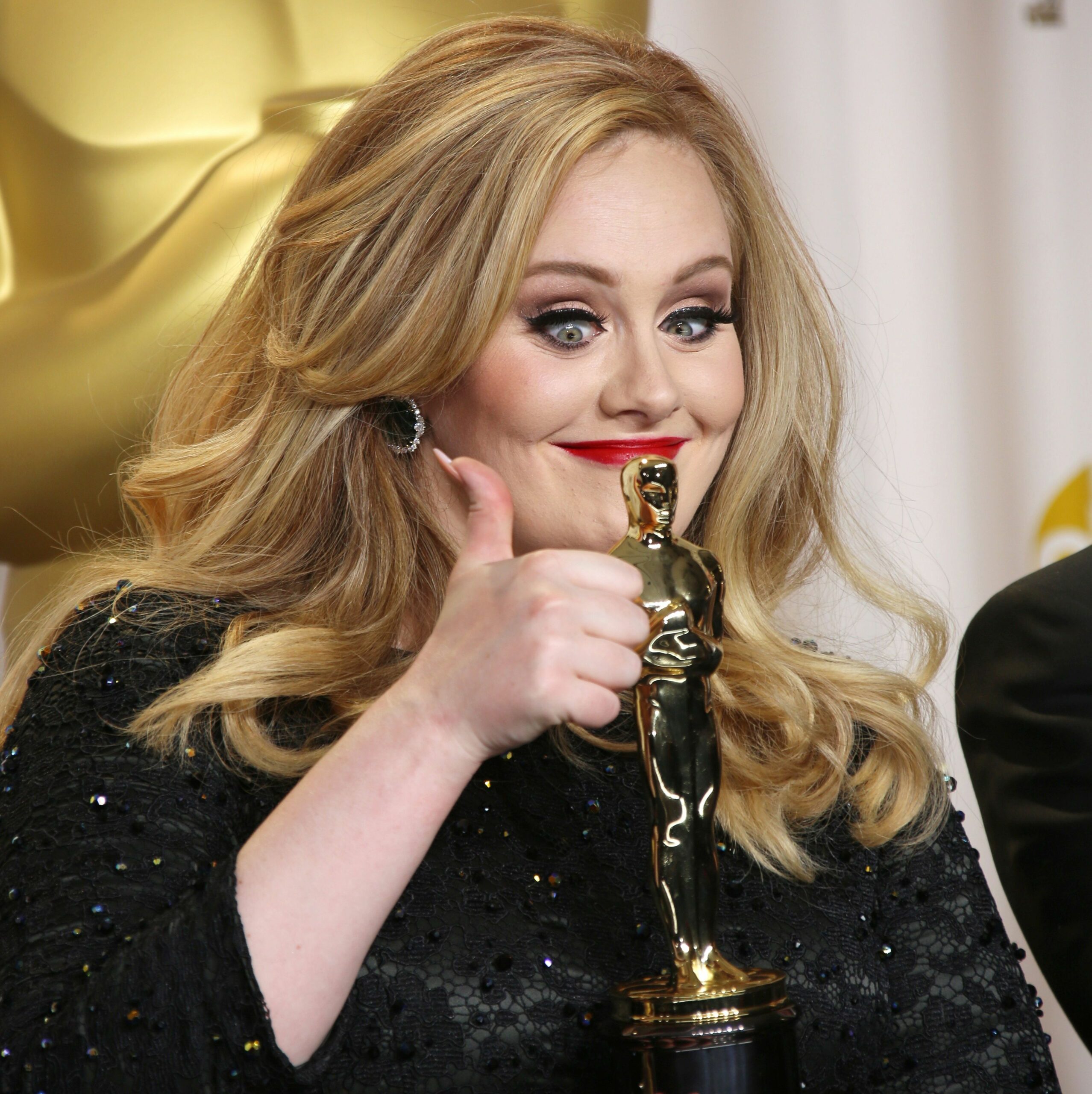 14 momente în care Adele a fost cea mai DUBIOASĂ persoană din lume