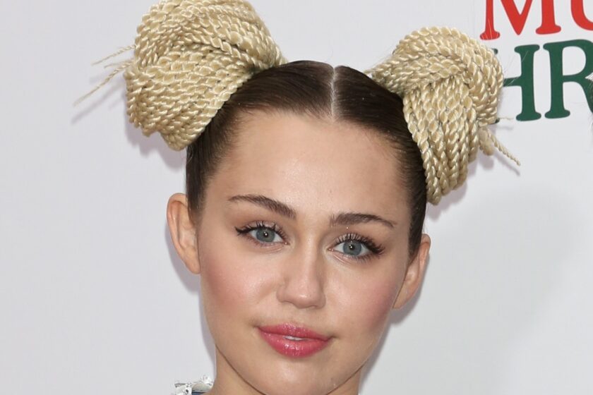OMG! Miley Cyrus a furat dintr-un club. S-a dat singură de gol!