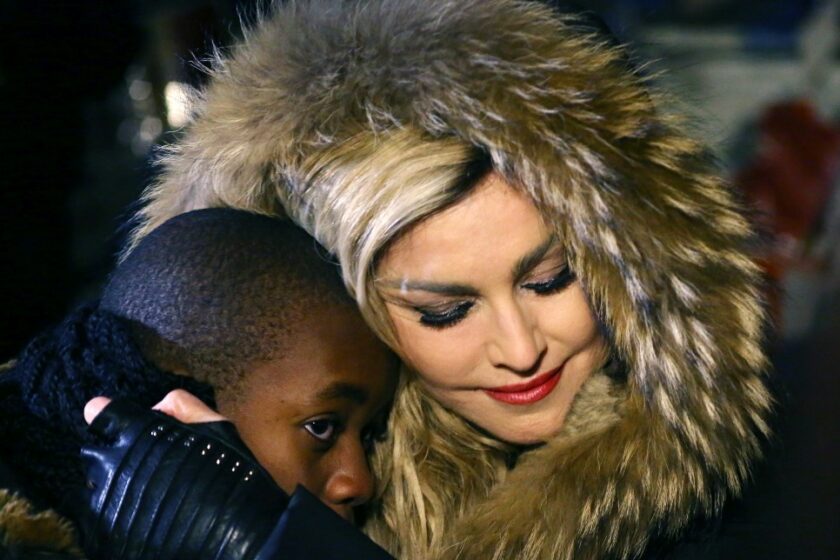VIDEO: Moment emoționant oferit de Madonna în Paris, în locul în care au avut loc atentatele teroriste