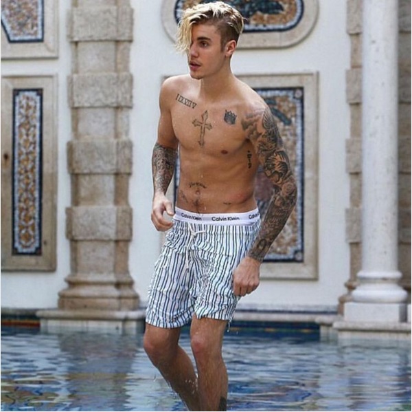 FOTO: Justin Bieber și-a făcut un tatuaj într-o zonă ciudată. Uite ce și-a desenat!