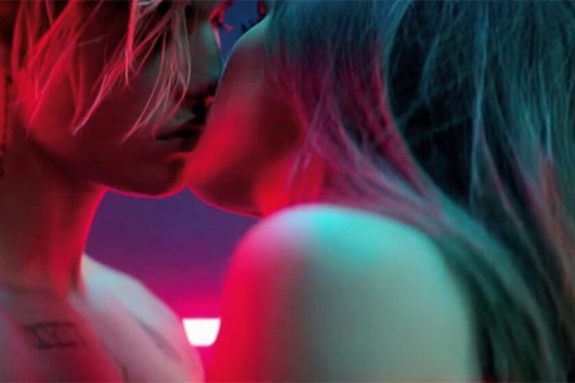 TOP 7 cele mai pasionale săruturi din videoclipurile lansate anul acesta