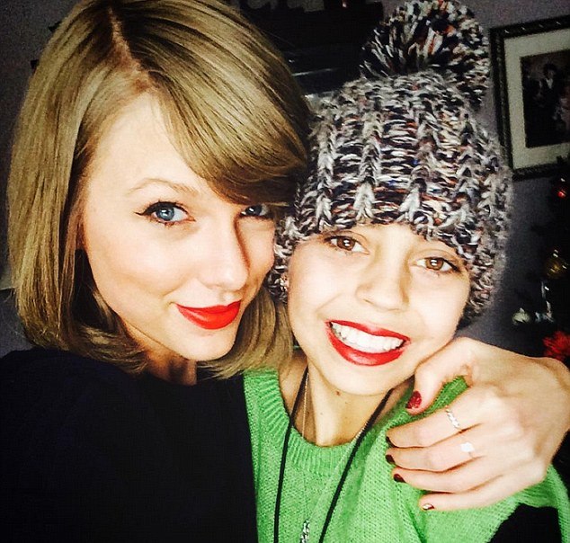 FOTO: Taylor Swift i-a făcut cea mai frumoasă surpriză unei fete bolnave de cancer