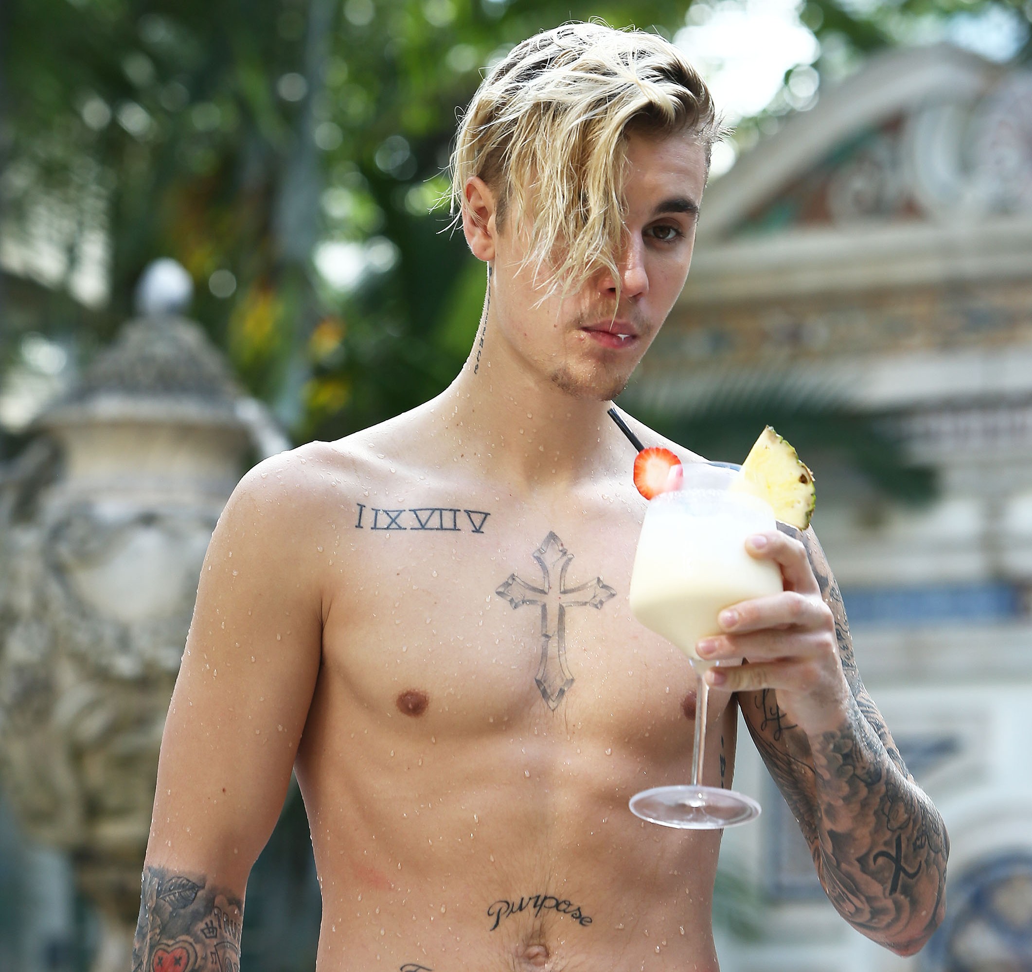 FOTO: Justin Bieber și-a făcut codițe împletite. Uite cum arată acum!