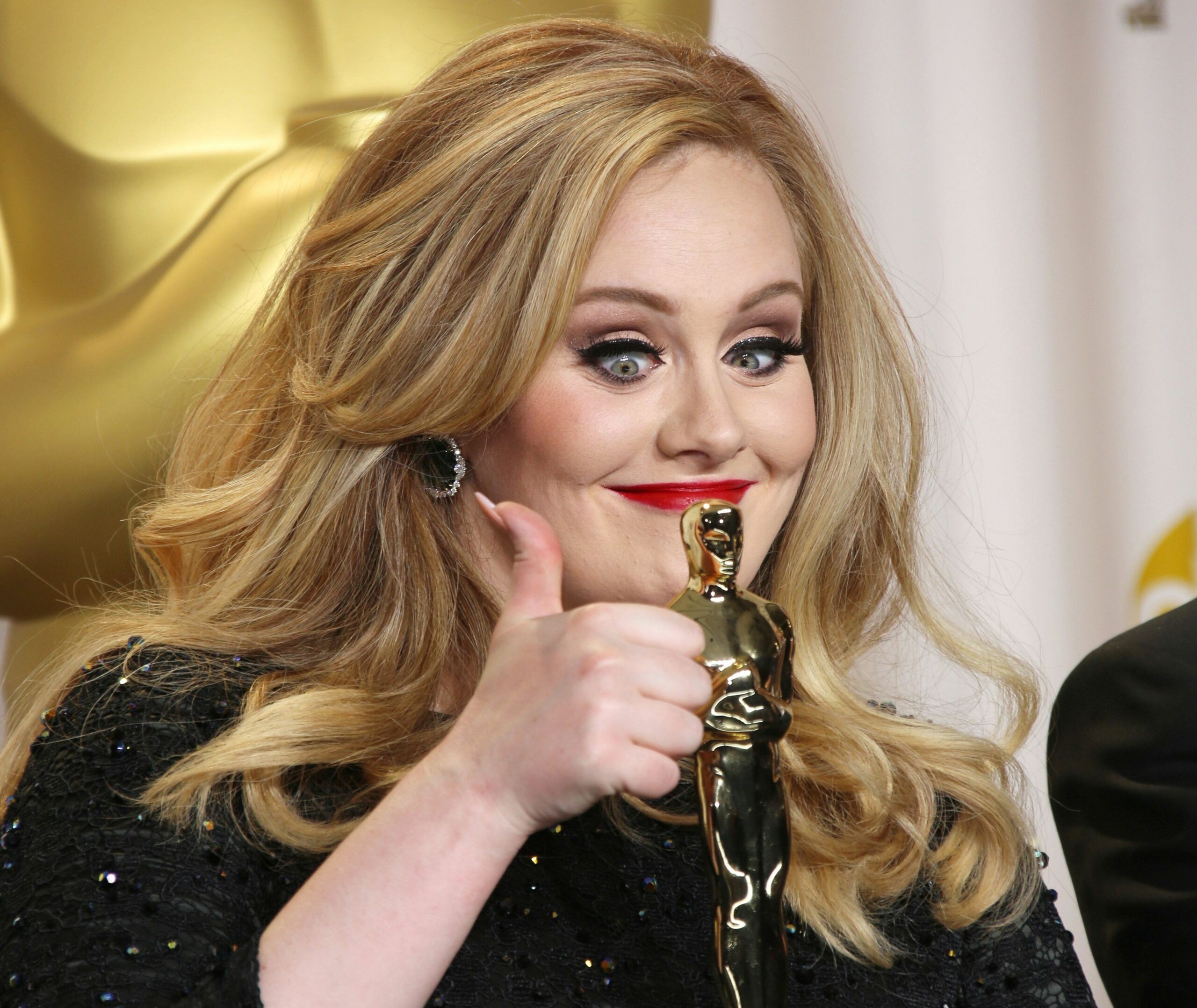 FOTO LOL: Așa arată Adele când trage de fiare la sală