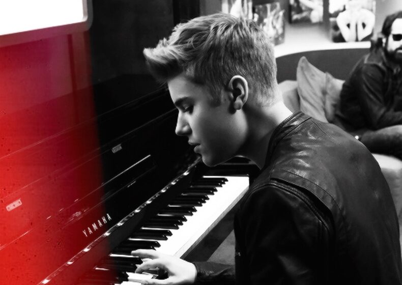 VIDEO: Bieber a cântat muzica clasică la pian într-un bar din Beverly Hills