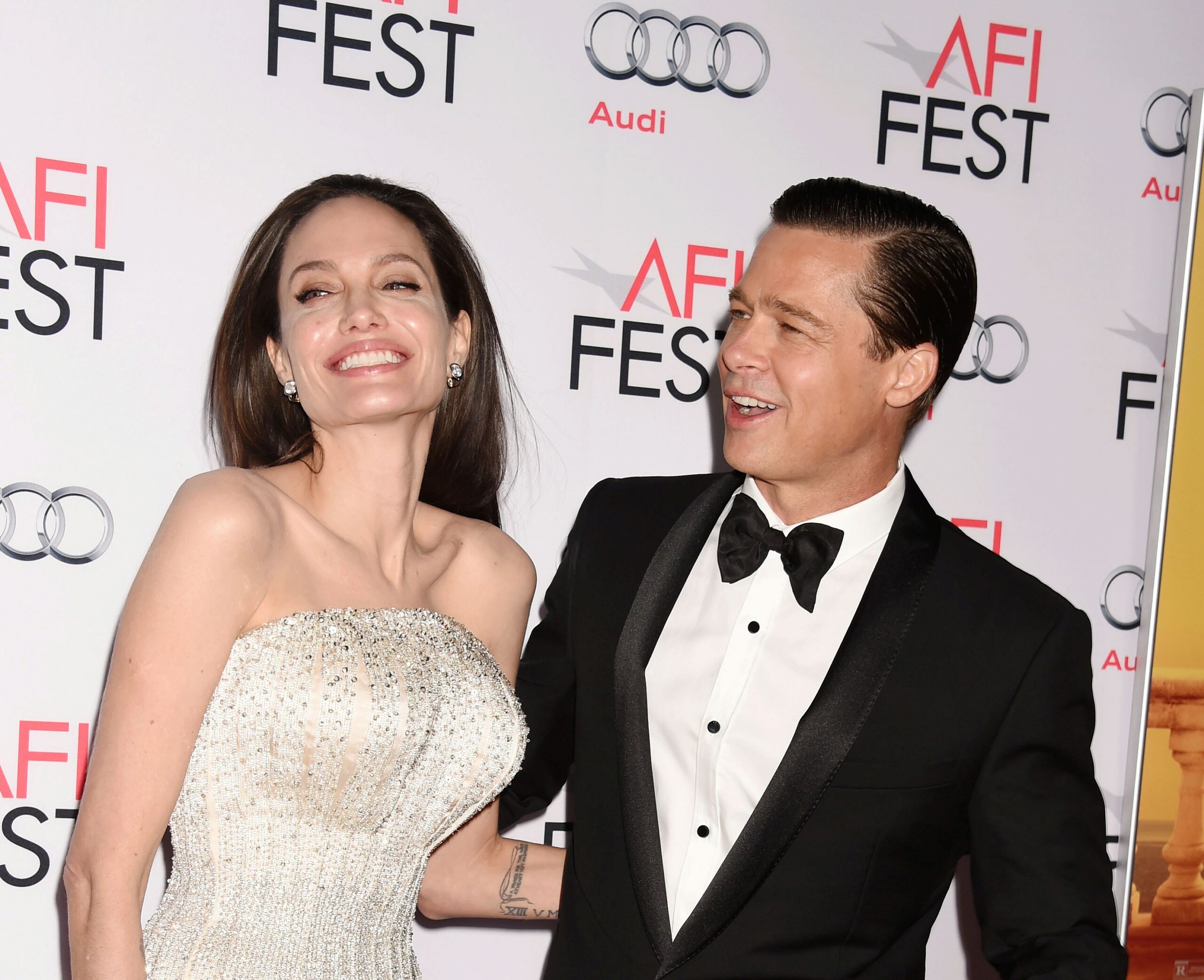 Brad Pitt și Angelina Jolie au cheltuit un milion de dolari pe a doua lună de miere, dar rezultatul a fost un eșec
