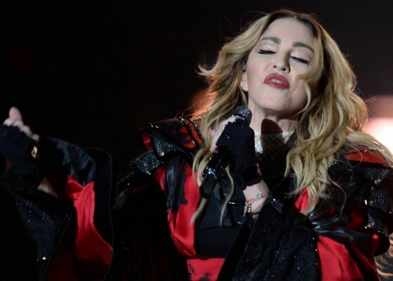 Madonna a cântat pentru prima oară single-ul ”Take a bow”, la 22 de ani de când l-a lansat