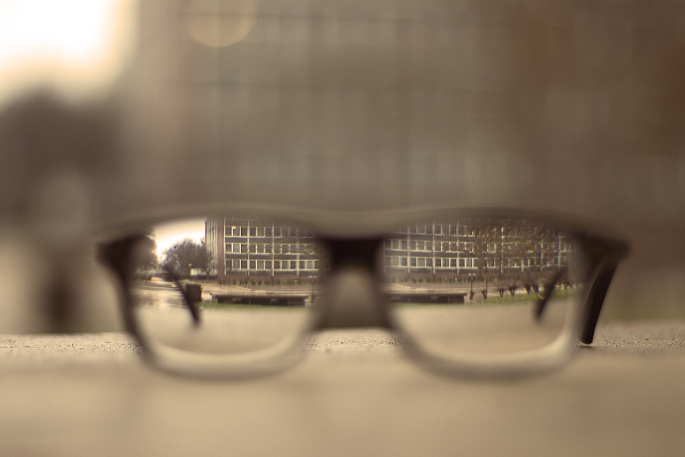 10 senzaţii nasoale pe care doar persoanele cu ochelari le pot înţelege