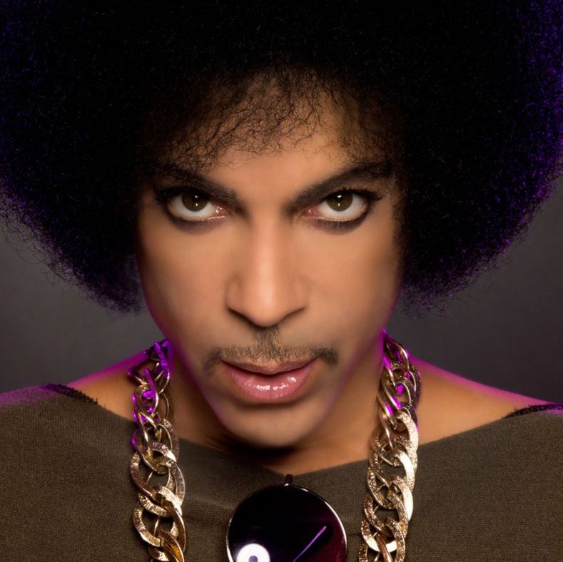 FOTO: Cum arată poza lui Prince din pașaport!