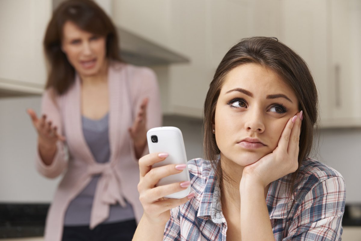 TOP 14 expresii enervante pe care niciun copil nu vrea să le mai audă de la părinţi