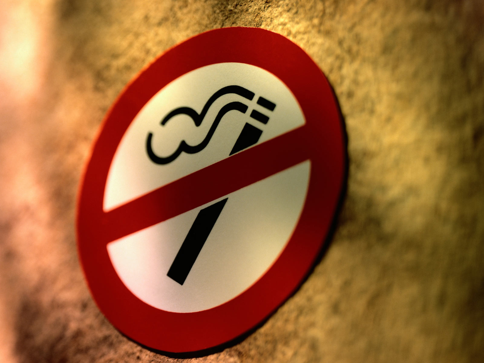 OMG! 6 lucruri care se vor întâmpla după intrarea în vigoare a legii anti fumat