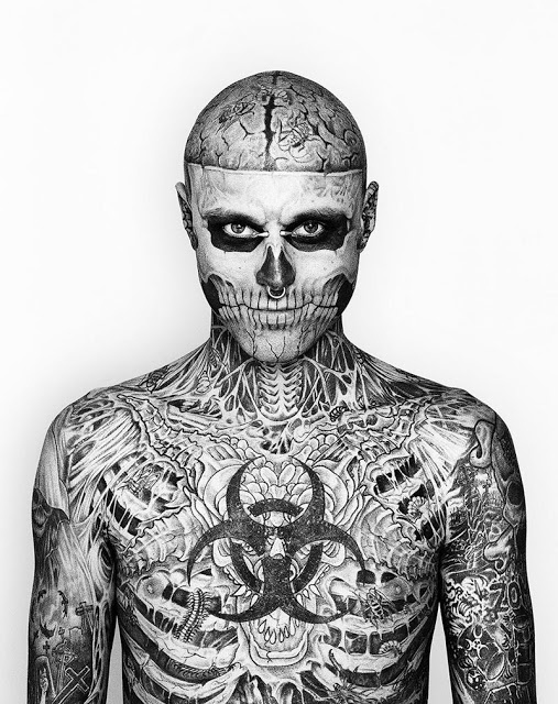 Cum ar arăta cel mai tatuat om din lume fără tatuaje?