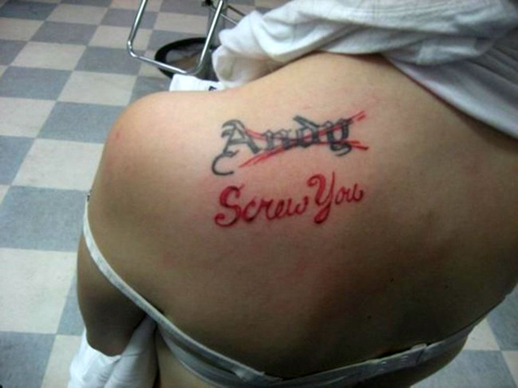 De ce NU e cool să-ţi tatuezi numele lui „iubi”