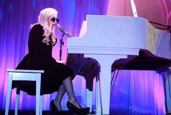 Lady Gaga îşi vinde pianul care a făcut-o celebră