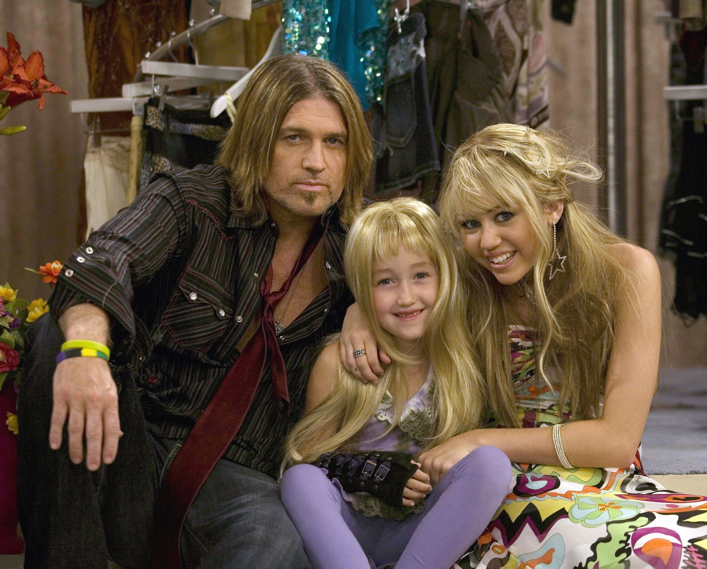O mai ții minte pe sora lui Miley Cyrus din Hannah Montana? Acum e o domnișoară superbă!