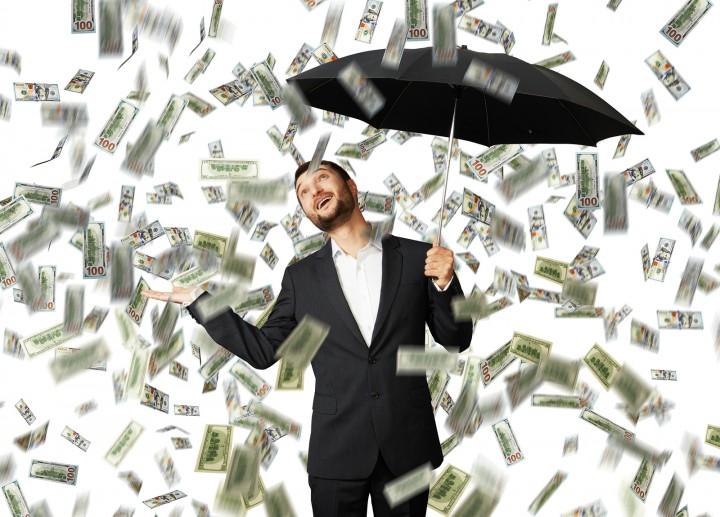 Plouă cu bani! Un comerciant ambulant de umbrele de la metrou a ajuns în TOP 300 cei mai bogați români!