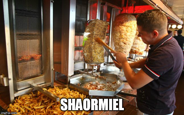 PAȘTE CU DE TOATE: Un fastfood comercializează în aceste zile Shaorma cu Drob!