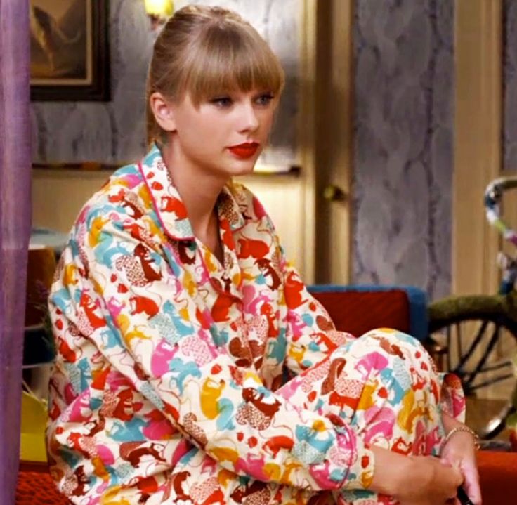 Taylor Swift a dat petrecere în pijamale
