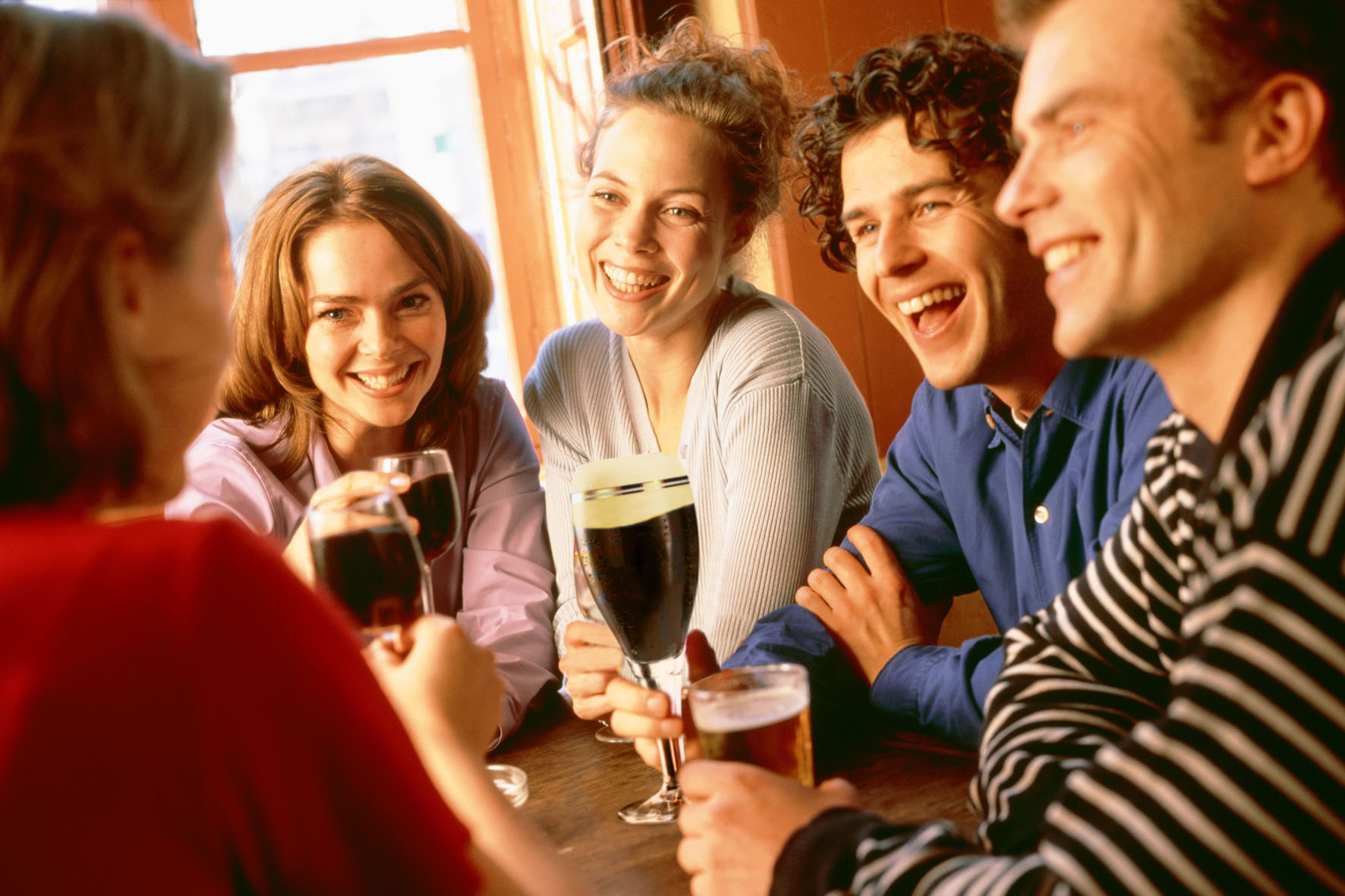 12 stadii ale unei băute cu prietenii
