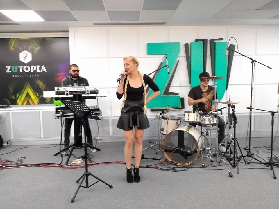 VIDEO: Lora, live la Morning ZU. Ascultă Ne împotrivim și un cover după Mă ucide ea