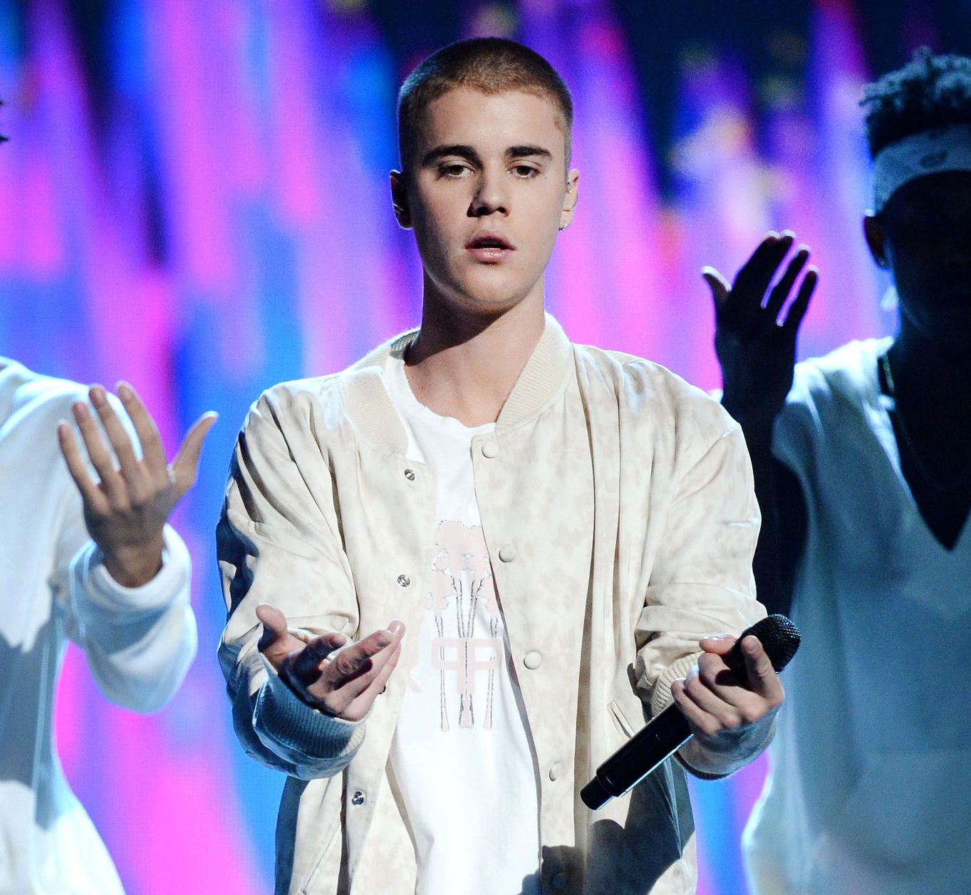 VIDEO: Bieber și-a dezamăgit fanii. Mulți au spus că e cea mai slabă prestație a lui!