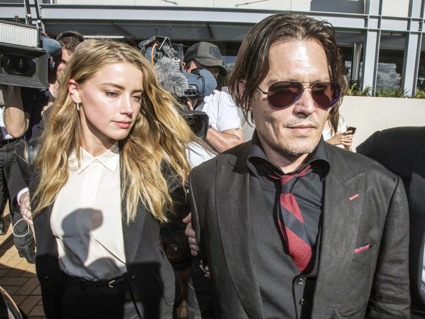 Veşti bune pentru fanele lui Johnny Depp. Divorţează înainte de concertul de la Bucureşti