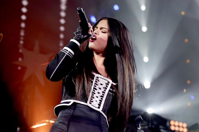 WOW! Selena Gomez a pus pauză unui concert pentru a vorbi cu un fan pe FaceTime