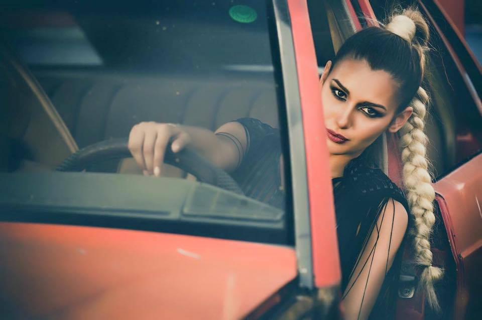 VIDEO: Uite ce face Alina Eremia când se plictisește în trafic! Și tu faci la fel?